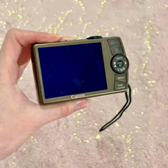 Canon Powershot SD880 IS Digital Elph camera bundle